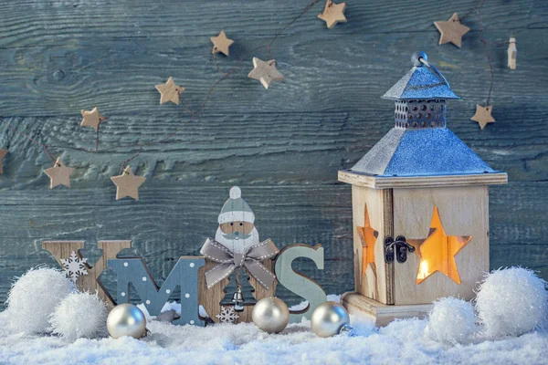 Yanan latern ve Noel dekorasyon — Stok fotoğraf