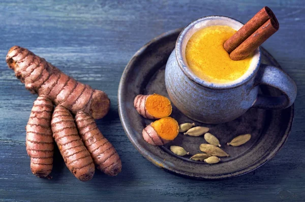 Latte d'oro con curcuma — Foto Stock