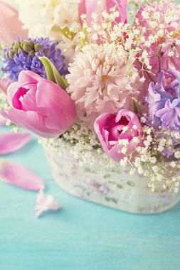 Pastel renkli çiçekler