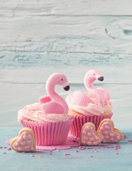 Торты из чашки Фламинго — стоковое фото