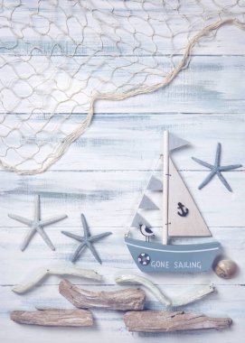 Ahşap arka planda deniz yaşamı dekorasyonu