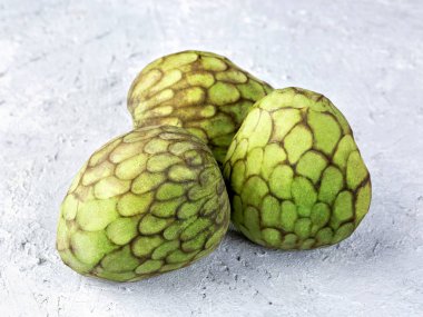 Cherimoya Fruitson Gri bir arkaplan