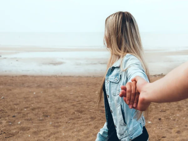 Pareja joven enamorada —  Fotos de Stock