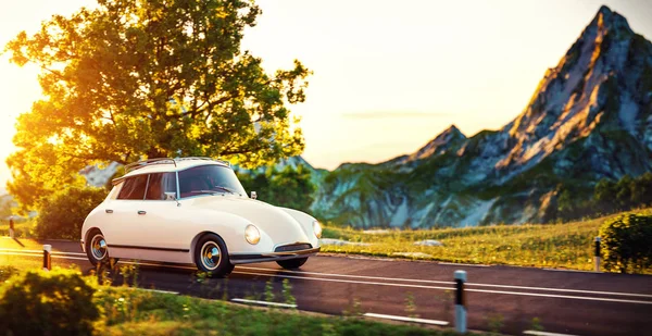 Lindo coche retro poco va por carretera campiña maravillosa al atardecer — Foto de Stock