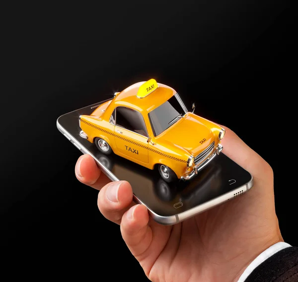Aplicación de teléfono inteligente del servicio de taxi para la búsqueda en línea llamando y reservando un taxi. Ilustración 3D inusual de la cabina de taxi en el teléfono inteligente en la mano . —  Fotos de Stock