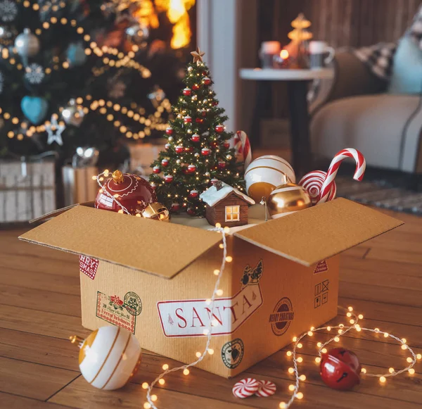 Geöffnete Geschenkbox — Stockfoto