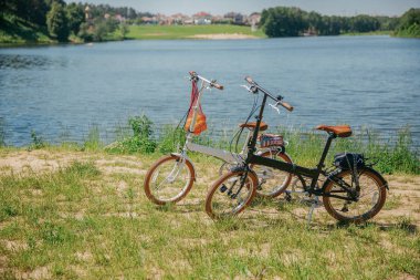Bisiklet doğa üzerinde ortak bir yürüyüş