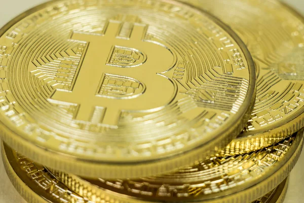 Altın Bitcoin fotoğraf sanal para sikke.