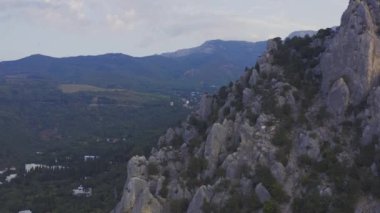 Simeiz 'deki Kırım Dağları' nın havadan görünüşü