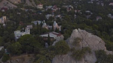 Kırım 'da hava manzaralı eski şehir Simeiz