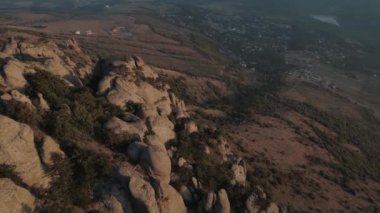 Kırım 'daki Hayaletler Vadisi boyunca uçuyor.