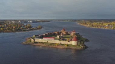 Shlisselburg yakınlarındaki Oreshek Kalesi 'nin hava manzarası. Ladoga Gölü Ae