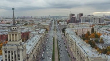 Hava manzaralı şehir ana cadde trafiği