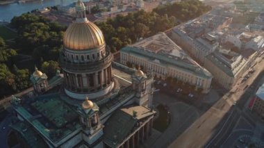 Yaz sabahı Saint Isaac Katedrali 'nin hava manzarası