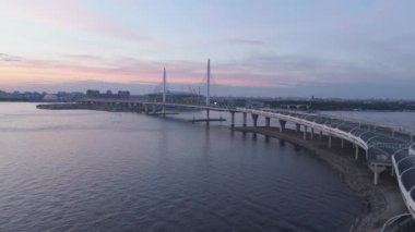 Saint-Petersburg Stadyumu ve kablo köprü olarak kaldı