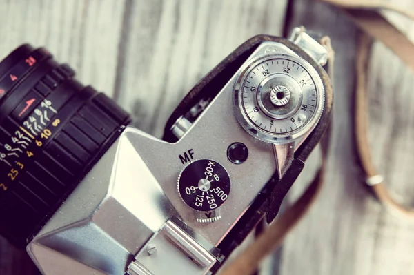 Retro Camera standing sideways on a wooden background — Stock Photo, Image