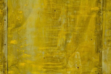 Demir Amaç pas ve sarı boya ile kaplı