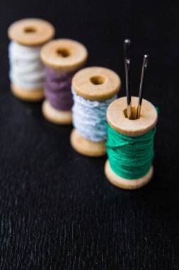 renkli bobin ipliklerden başka bir çapraz olarak