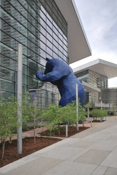 Денвер Травня 2013 Знаменитої Синій Ведмідь Скульптури Межами Денвер Конференц Ліцензійні Стокові Зображення