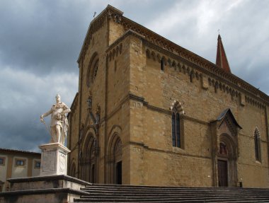Aziz Peter Arezzo İtalya katedral
