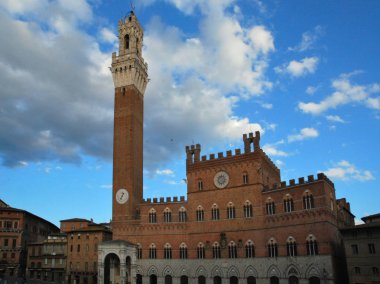Piazza del Campo (Campo kare), Palazzo Publico ve Torre del Mangia (Mangia Kulesi) Siena, Toskana, İtalya