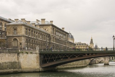 Seine Nehri 'nden Paris' e güzel bir manzara. Fransa