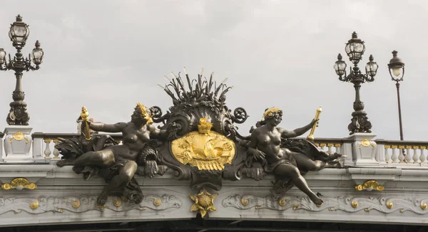 Мост Александра Iii Париже Охватывающий Реку Сена Украшенные Декоративными Лампами — стоковое фото