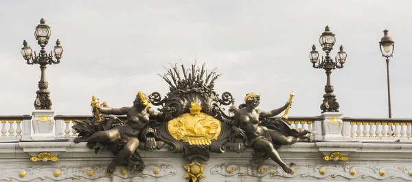 Pont Alexandre Iii Paris Atravessando Rio Sena Decorado Com Lâmpadas — Fotografia de Stock