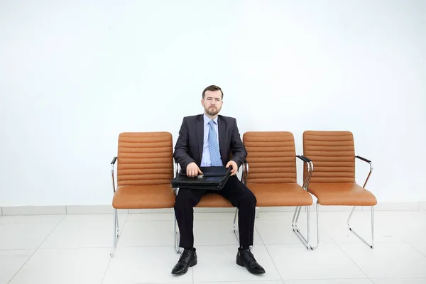 Biznesmen, czekając na spotkanie biznesowe. — Zdjęcie stockowe