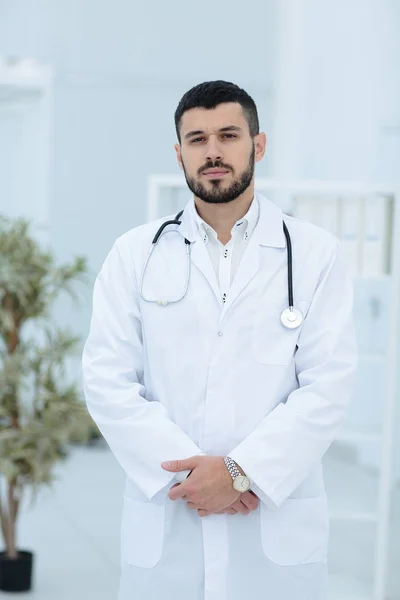 Doctor with stethoscope in a hospital — Stock Photo, Image