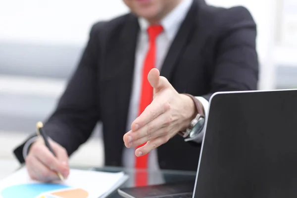 Business en office concept - knappe zakenman met hand klaar voor handdruk — Stockfoto