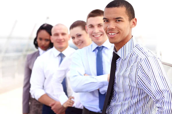 Groep zakenmensen met bedrijfsleider op de voorgrond — Stockfoto