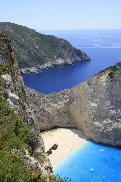 Zlomenou loď na pláž Navagio — Stock fotografie