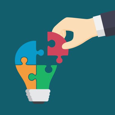 İnsanların elini renkli ampul bulmaca parçası. Fikir, iş, çözüm, iş, fikir, beyin fırtınası kavramı