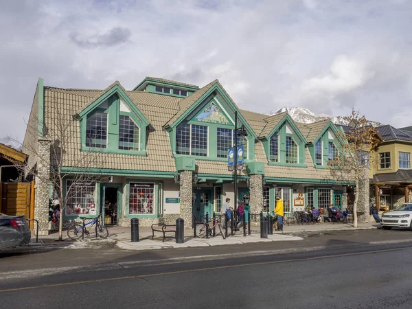 Edifícios comerciais em Canmore — Fotografia de Stock