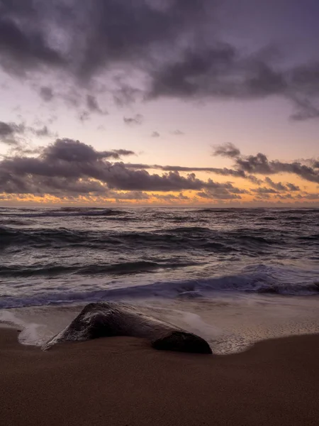 Lever de soleil sur la rive orientale de Kauai — Photo