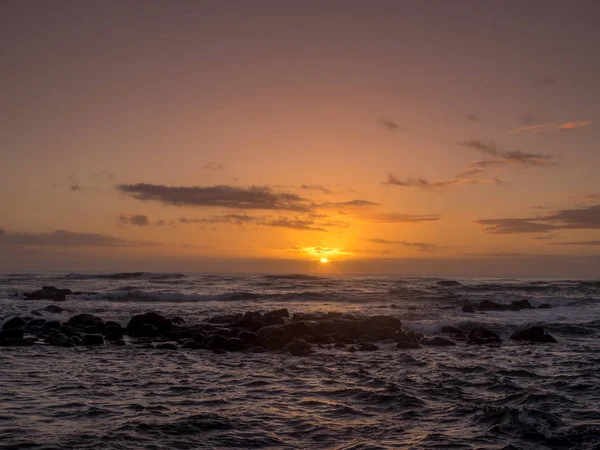 Схід сонця на у березі Кауаї — стокове фото