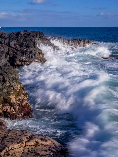 Lavasteen uit prachtig glas strand, Kauai — Stockfoto