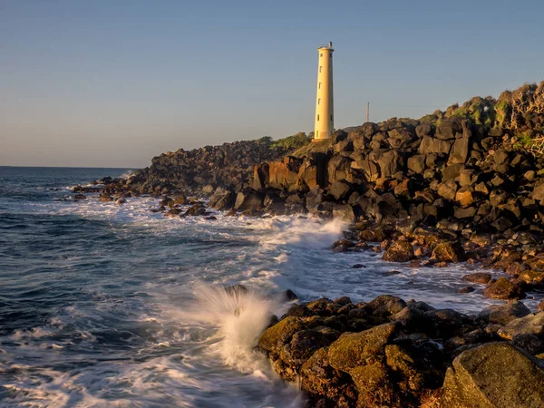 Ninini Point farol na baía de Nawiliwili — Fotografia de Stock