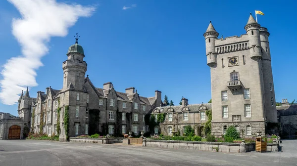 Balmoral Şatosu Aberdeenshire İskoçya'da. Balmoral Şatosu İngiliz Kraliyet ailesi İskoçya'da evi.