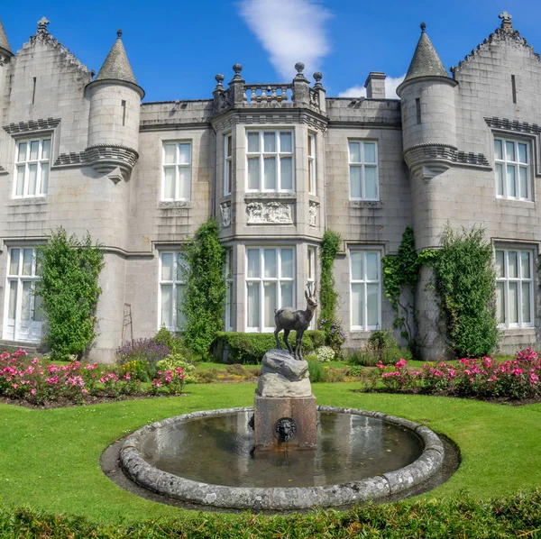 Balmoral Şatosu Aberdeenshire İskoçya'da. Balmoral Şatosu İngiliz Kraliyet ailesi İskoçya'da evi.