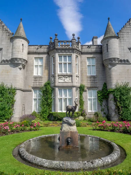 Balmoral Şatosu Aberdeenshire İskoçya'da. Balmoral Şatosu İngiliz Kraliyet ailesi İskoçya'da evi.