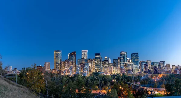 View Calgary Skyline Night Bow River — Stock Photo, Image