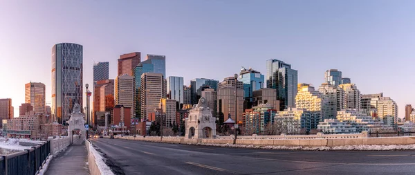 Pohled Panorama Calgary Paluby Mostu Uprostřed Ulice — Stock fotografie