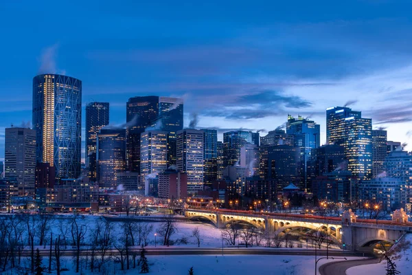 Calgary Skyline Een Ijskoude Winteravond — Stockfoto