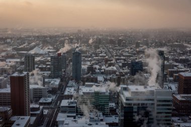 Calgary 'nin şehir merkezinin görüntüsü çok soğuk bir Ocak akşamı.