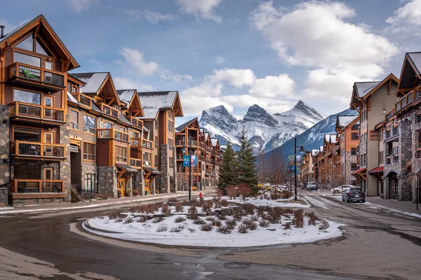 Luxus Házak Város Canmore Alberta Télen Canmore Egy Népszerű Üdülőközösség — Stock Fotó