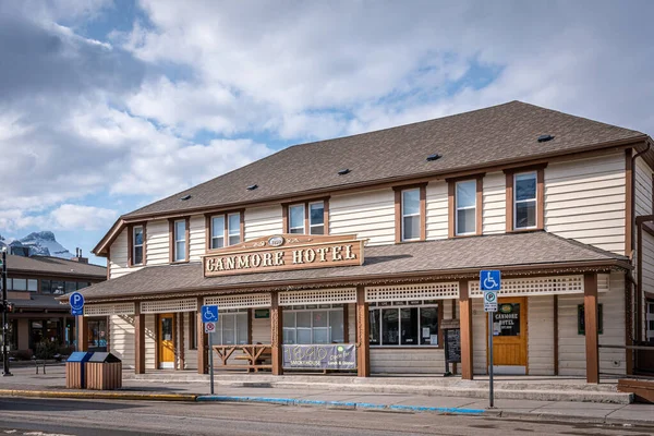 Canmore Alberta April 2020 View Historic Canmore Hotel Mountain Town — Stock Photo, Image