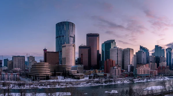 Felhőkarcolók Tornyosulnak Calgary Alberta Kanada Felett Éjszaka — Stock Fotó