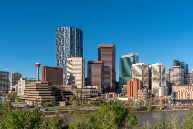 Güzel bir bahar sabahı Calgary 'nin ufuk çizgisi manzarası.